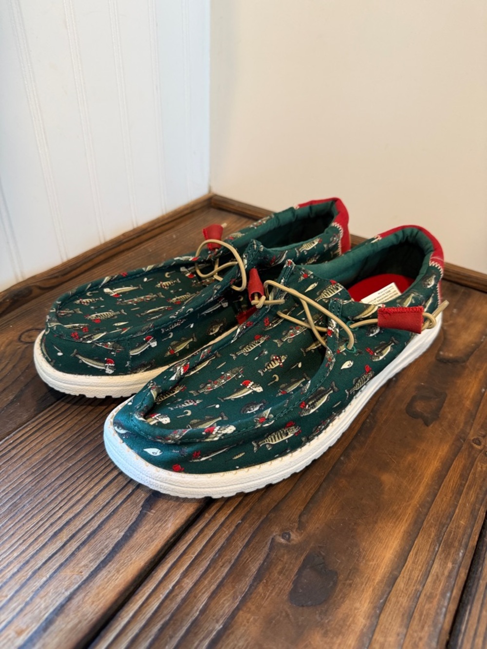 NWT Hey Dude Wally Merry Fishmas Lure Slip On Shoes